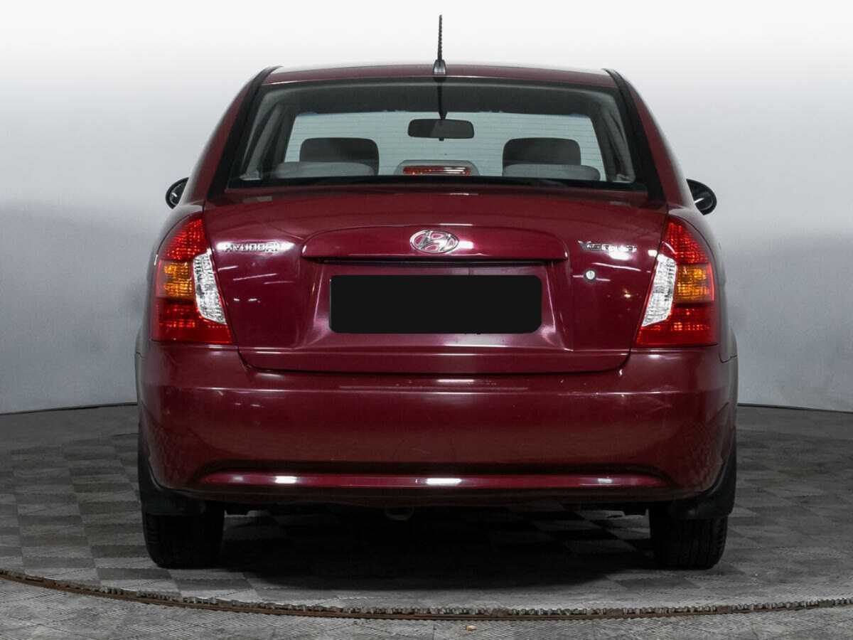 Hyundai Verna с пробегом — 2007 год. Фото: #5