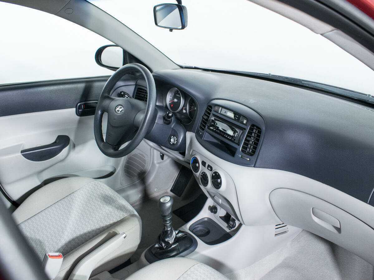 Hyundai Verna с пробегом — 2007 год. Фото: #8