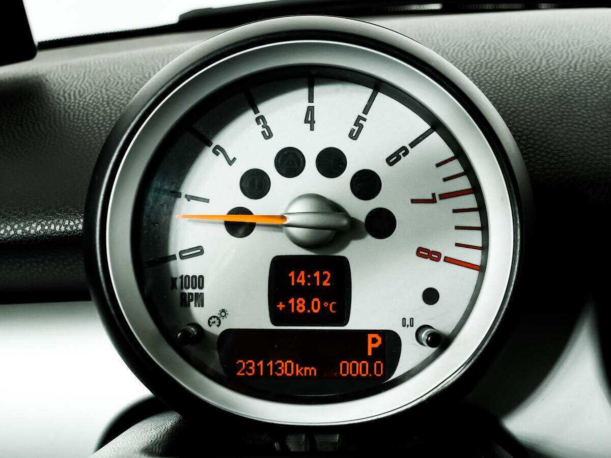 Mini Hatch с пробегом — 2010 год. Фото: #9