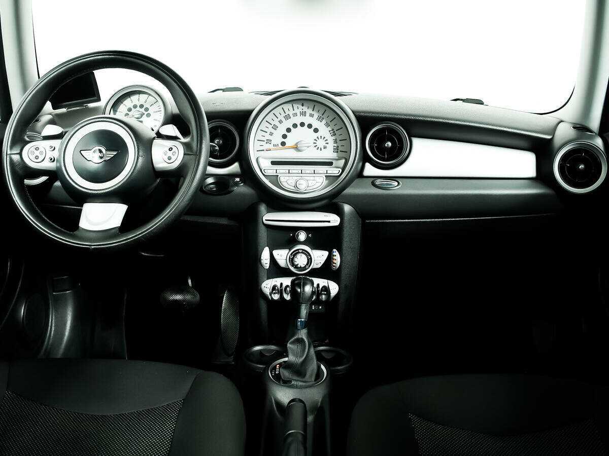 Mini Hatch с пробегом — 2010 год. Фото: #10