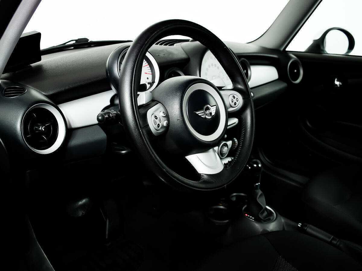 Mini Hatch с пробегом — 2010 год. Фото: #12