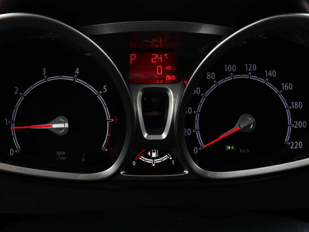 Ford Fiesta с пробегом — 2010 год. Фото: #6