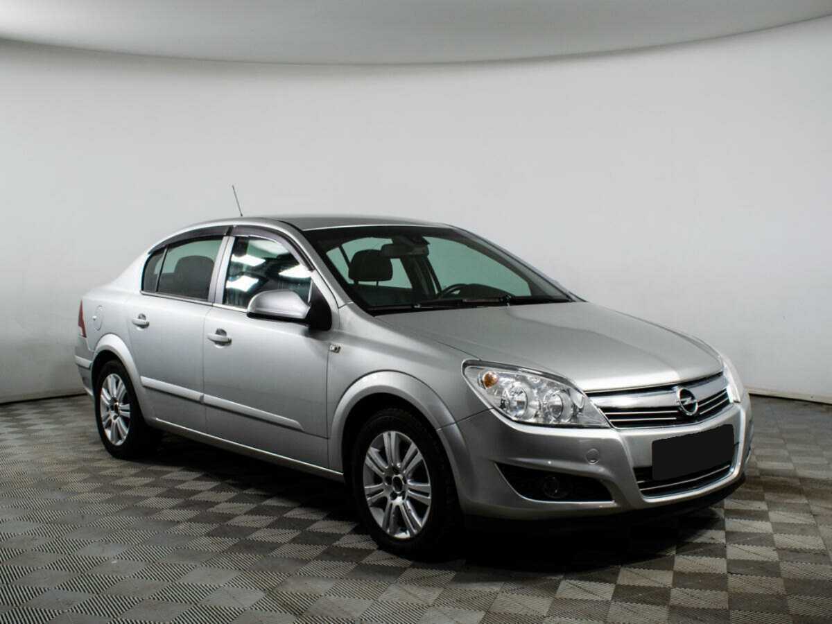 Opel Astra с пробегом — 2010 год. Фото: #2