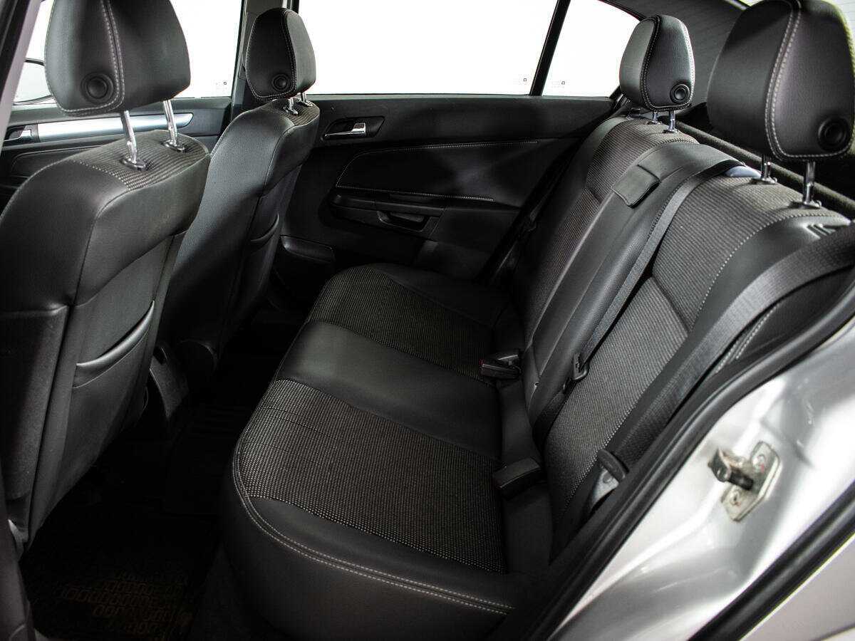 Opel Astra с пробегом — 2010 год. Фото: #9