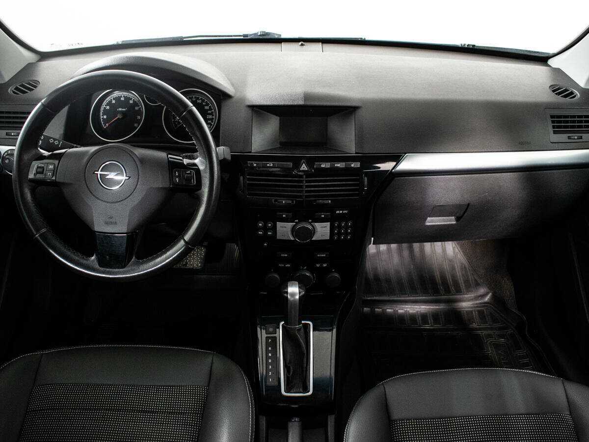 Opel Astra с пробегом — 2010 год. Фото: #10
