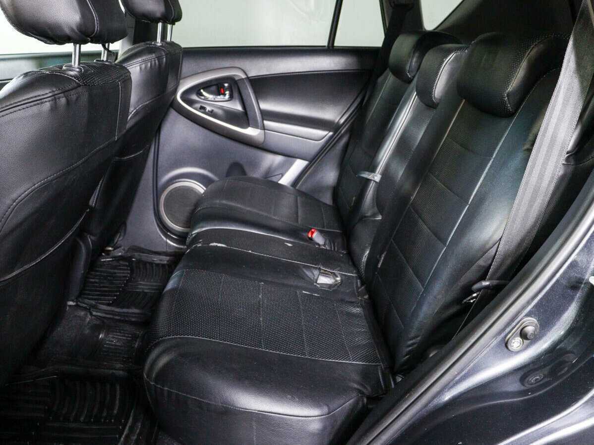 Toyota RAV4 с пробегом — 2006 год. Фото: #7