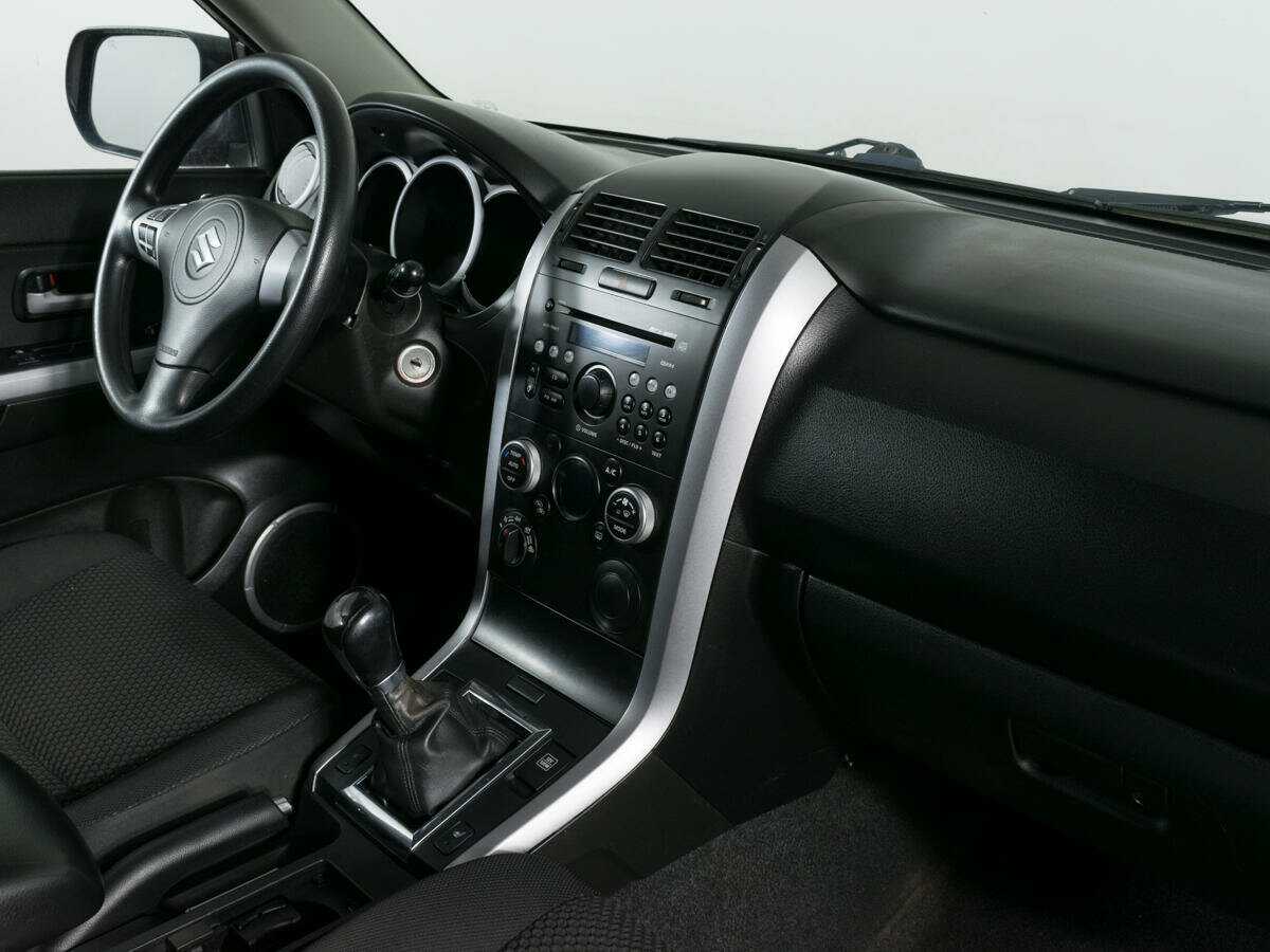 Suzuki Grand Vitara с пробегом — 2010 год. Фото: #7