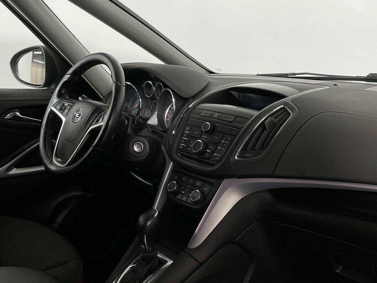 Opel Zafira с пробегом — 2013 год. Фото: #6