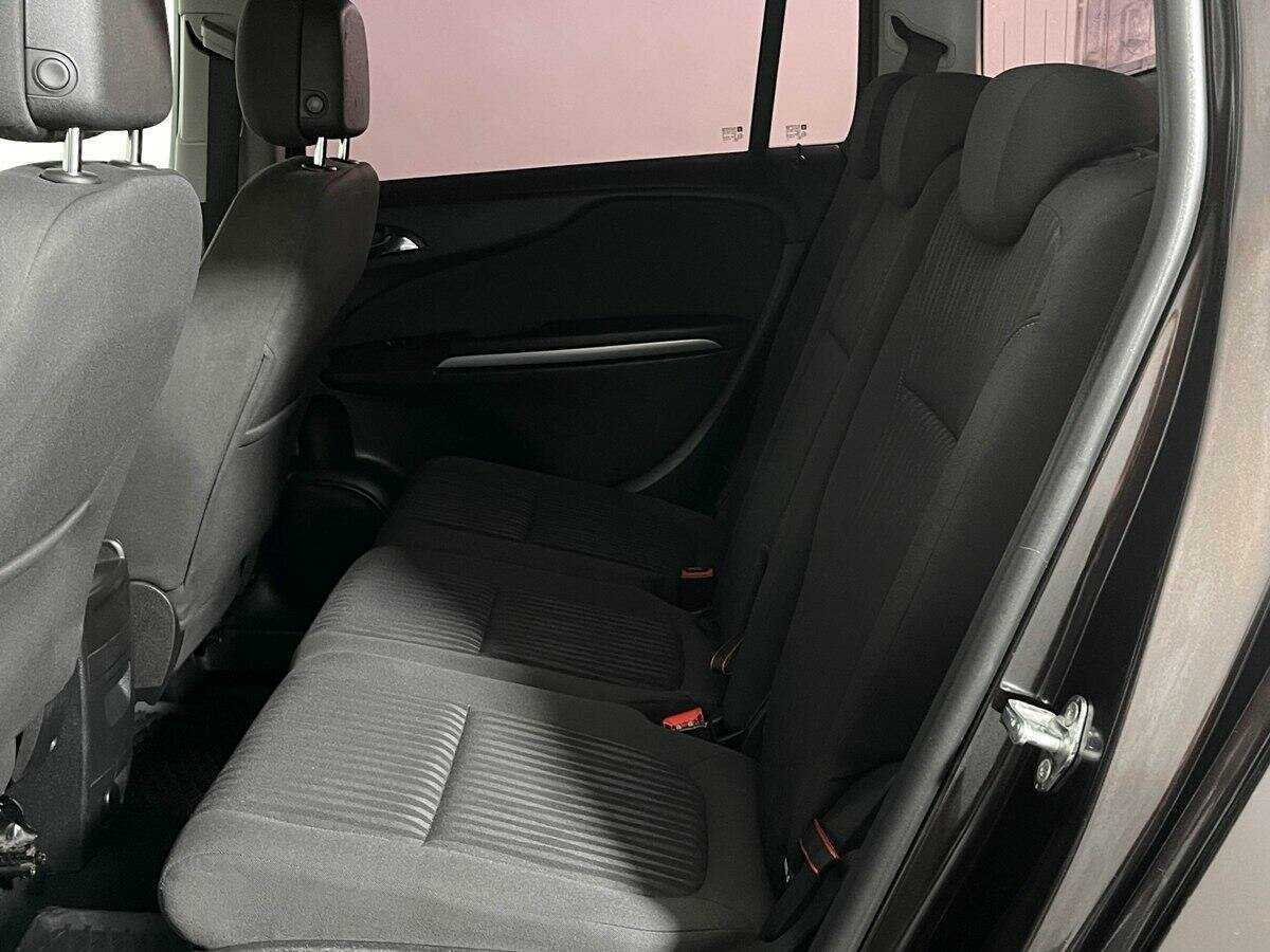 Opel Zafira с пробегом — 2013 год. Фото: #7