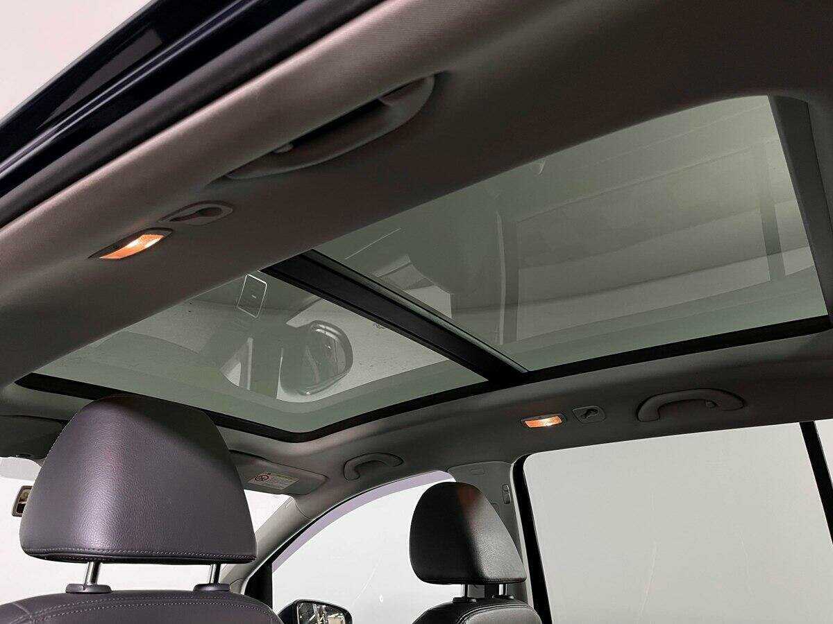 Volkswagen Touran с пробегом — 2012 год. Фото: #14