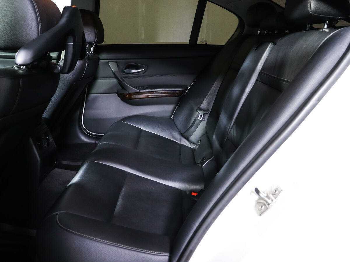 BMW 3 серии с пробегом — 2011 год. Фото: #9