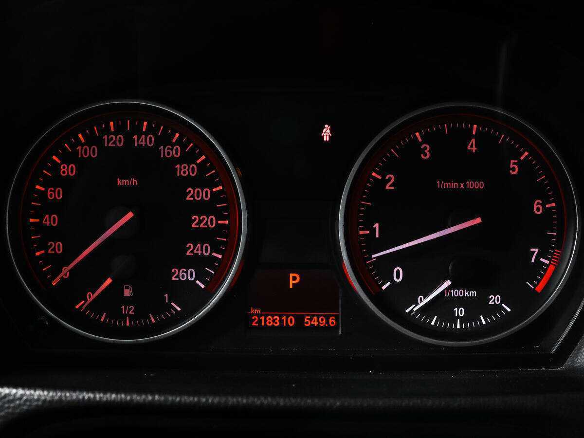 BMW 3 серии с пробегом — 2011 год. Фото: #10