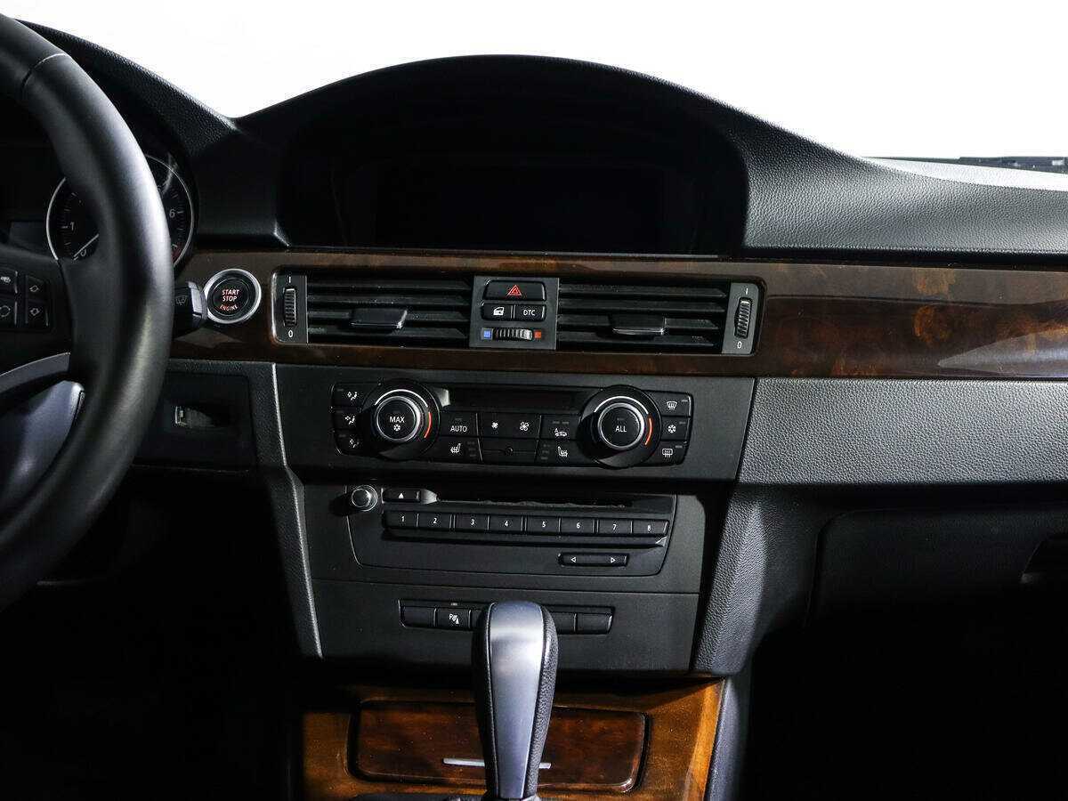 BMW 3 серии с пробегом — 2011 год. Фото: #12