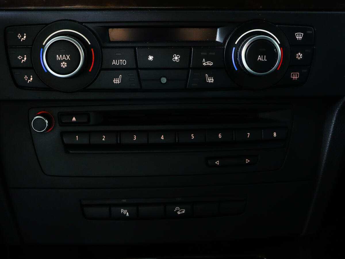 BMW 3 серии с пробегом — 2011 год. Фото: #19