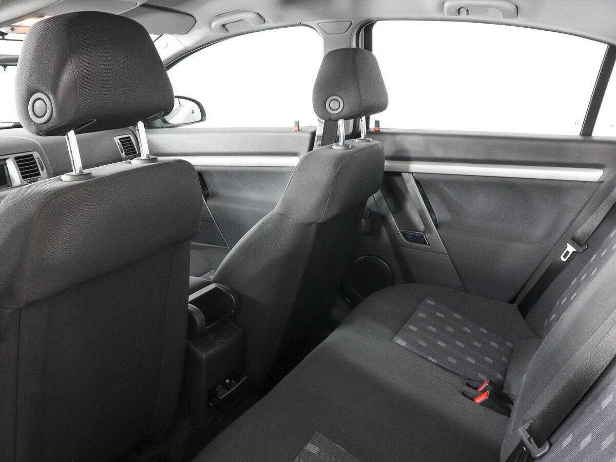 Opel Vectra с пробегом — 2008 год. Фото: #10