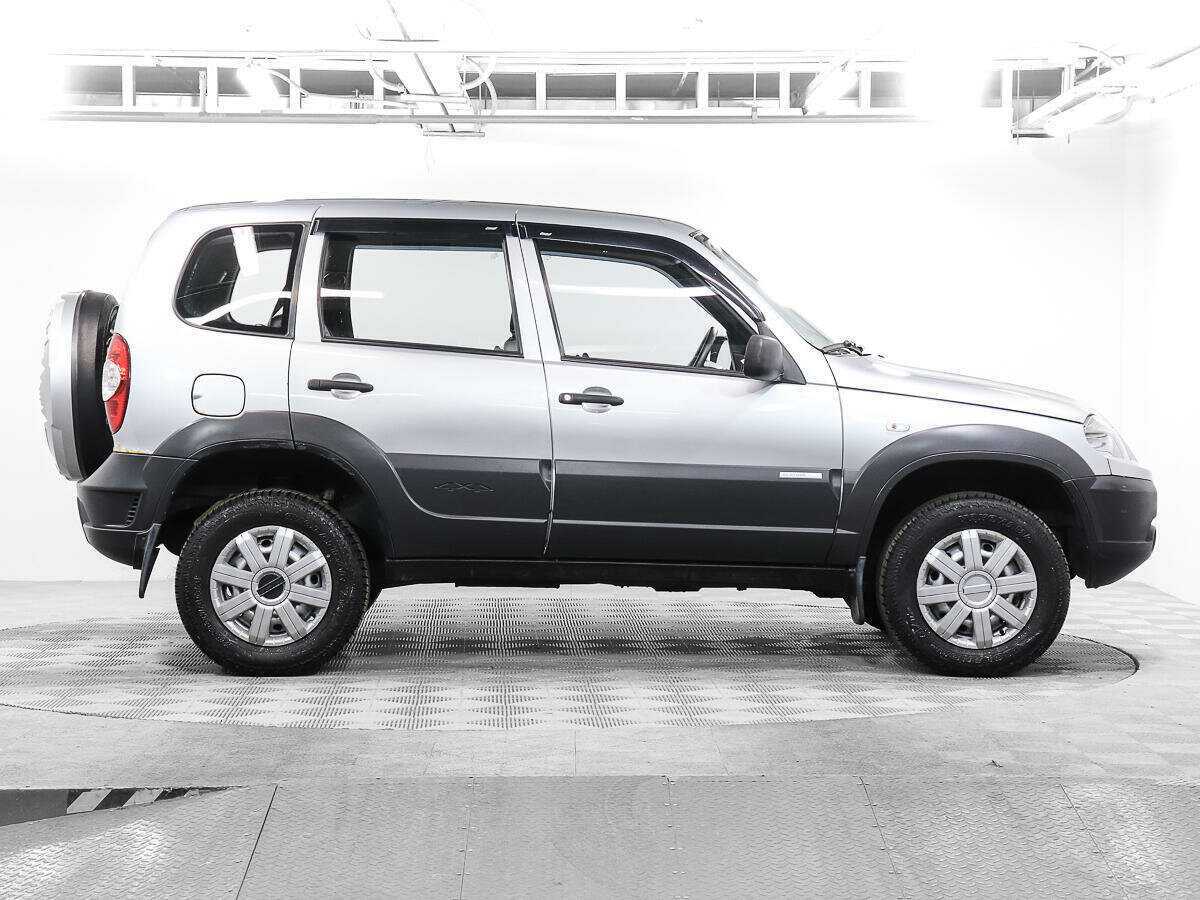 Chevrolet Niva с пробегом — 2011 год. Фото: #3