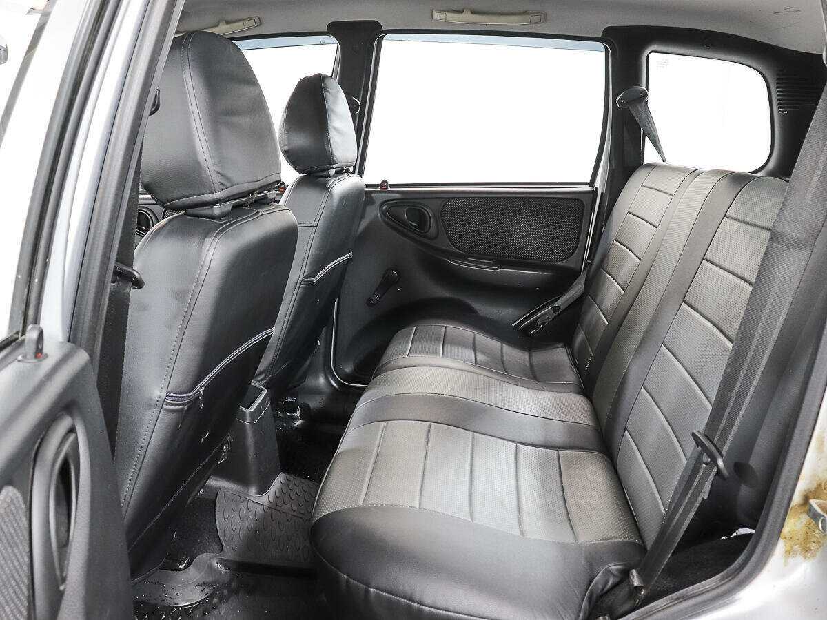 Chevrolet Niva с пробегом — 2011 год. Фото: #9