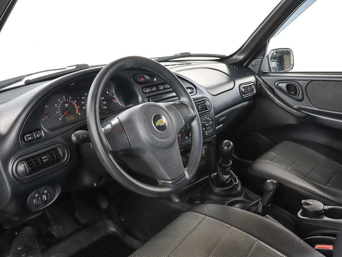 Chevrolet Niva с пробегом — 2011 год. Фото: #12