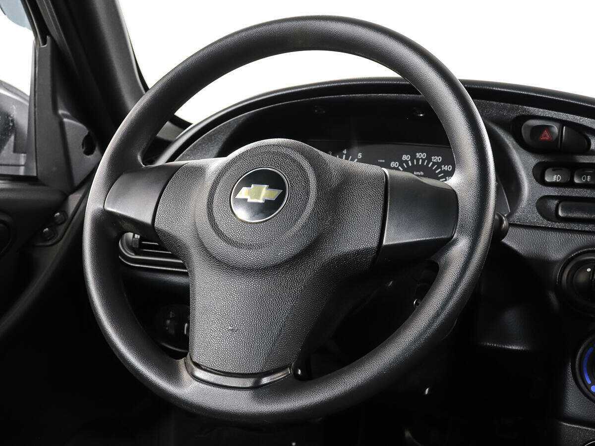 Chevrolet Niva с пробегом — 2011 год. Фото: #13