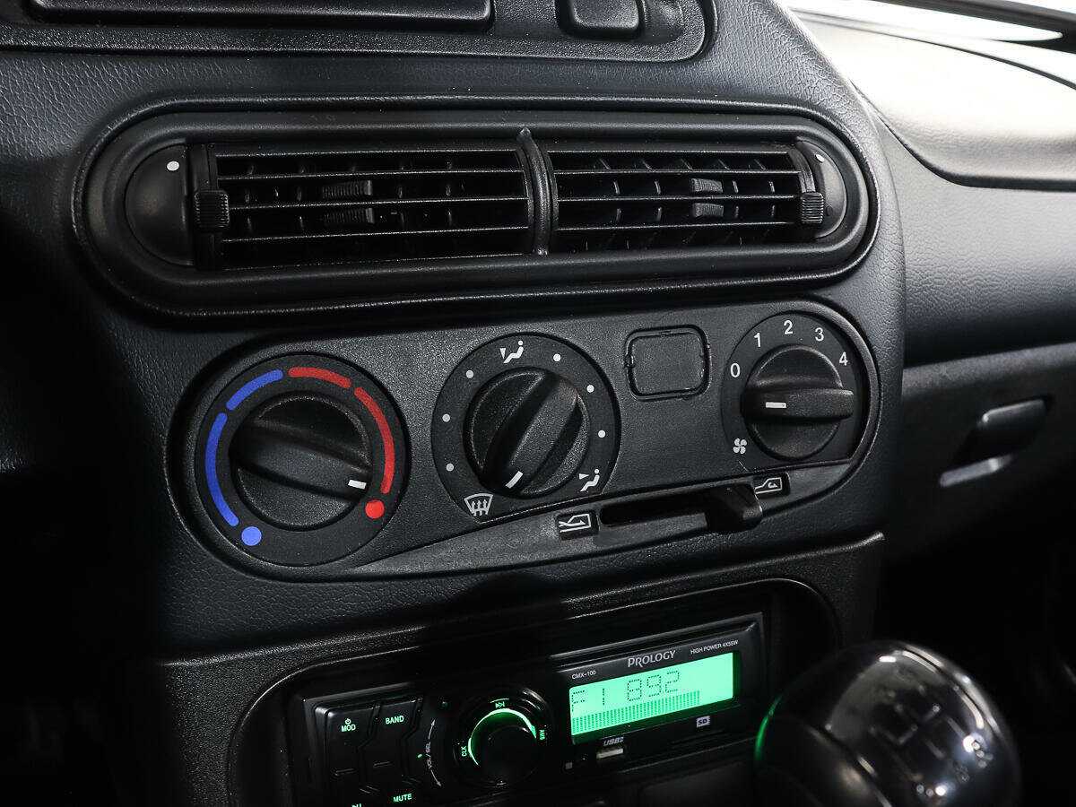 Chevrolet Niva с пробегом — 2011 год. Фото: #17