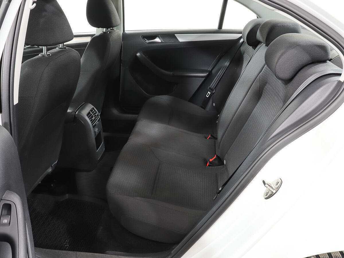 Volkswagen Jetta с пробегом — 2017 год. Фото: #9