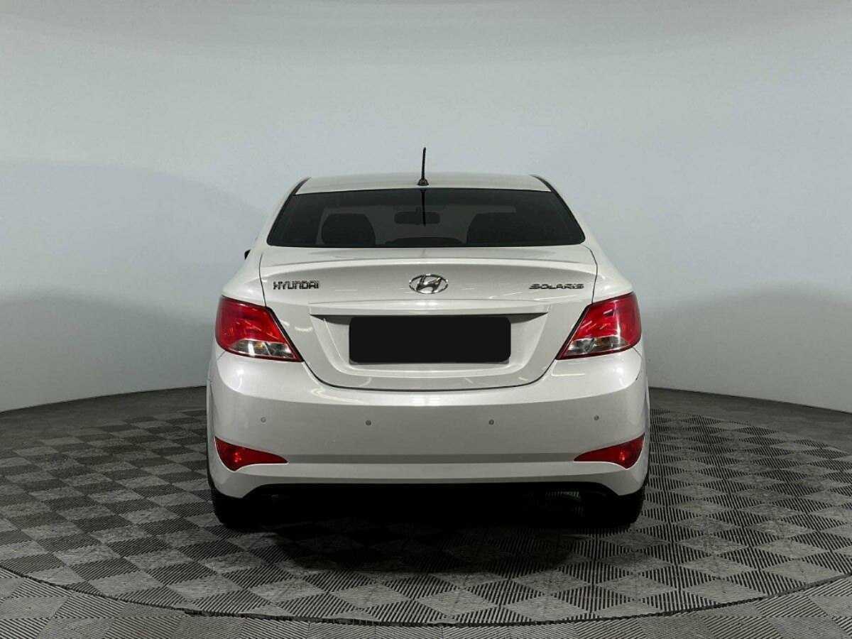 Hyundai Solaris с пробегом — 2015 год. Фото: #5