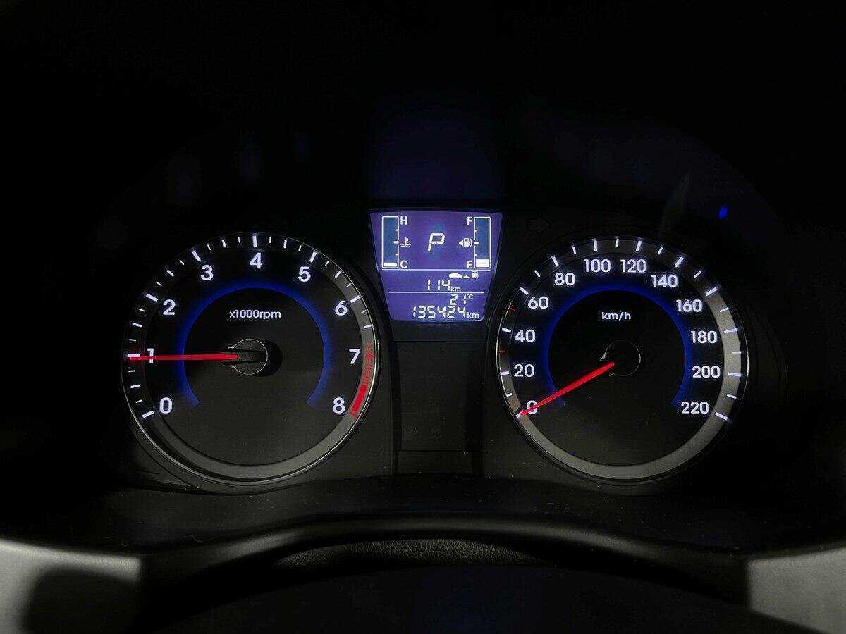 Hyundai Solaris с пробегом — 2015 год. Фото: #10