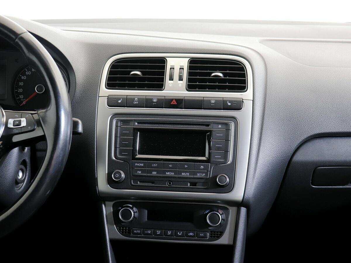 Volkswagen Polo с пробегом — 2017 год. Фото: #13