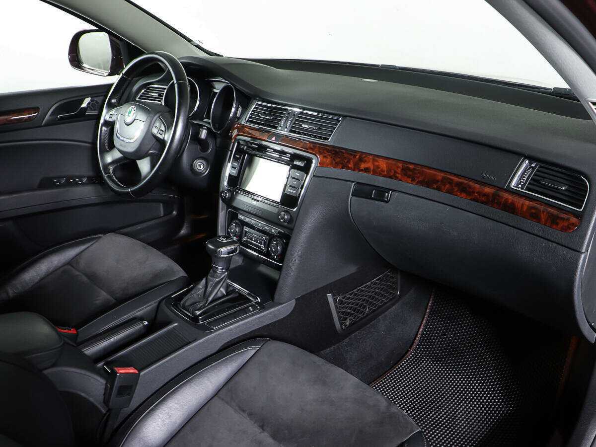 Skoda Superb с пробегом — 2010 год. Фото: #11