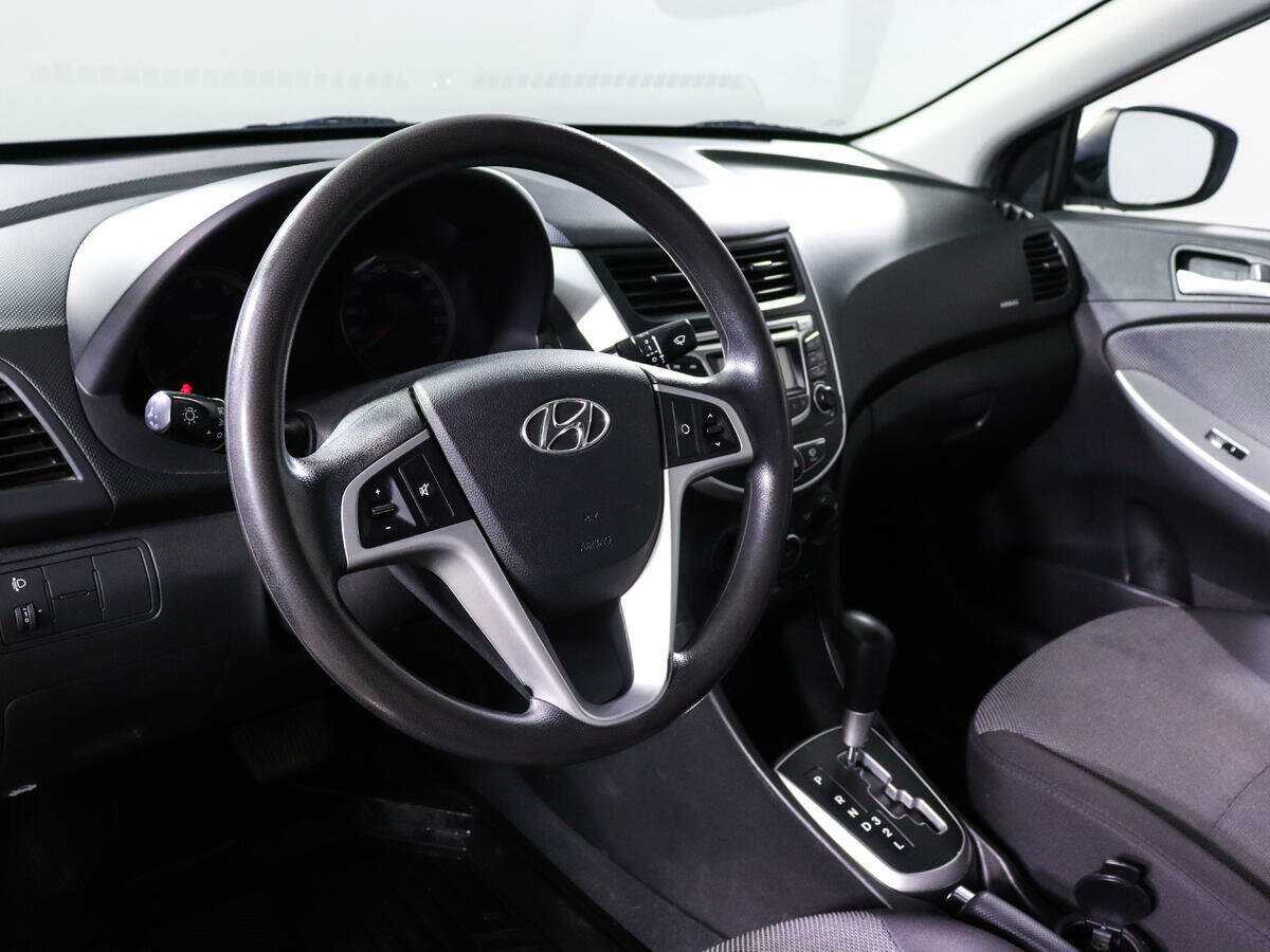Hyundai Solaris с пробегом — 2013 год. Фото: #12