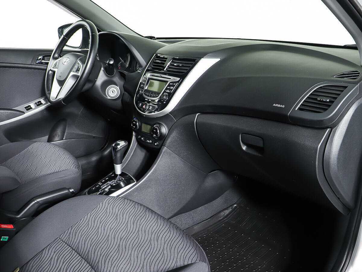 Hyundai Solaris с пробегом — 2011 год. Фото: #10