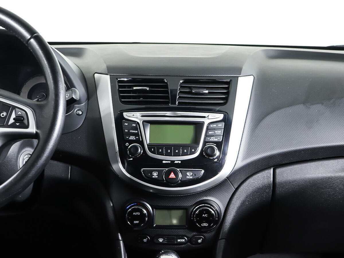 Hyundai Solaris с пробегом — 2011 год. Фото: #13