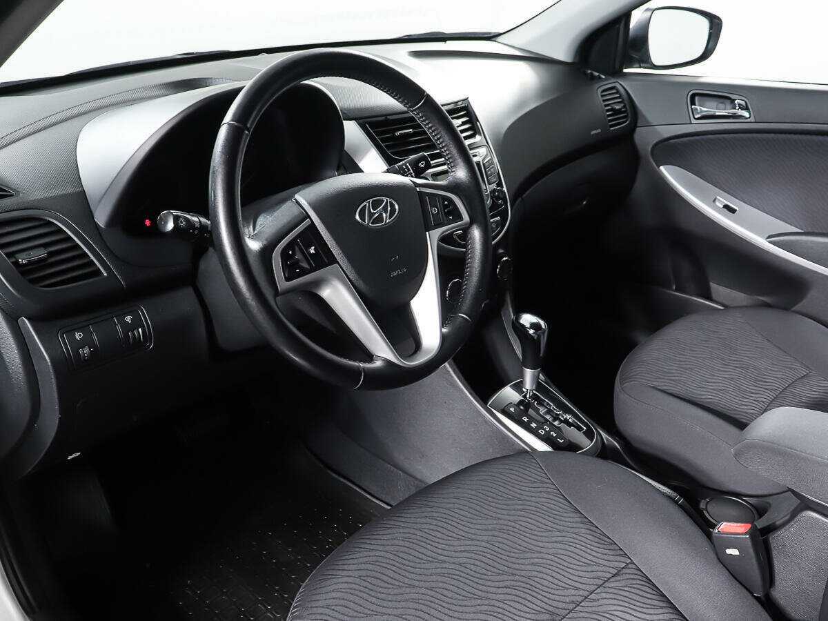 Hyundai Solaris с пробегом — 2011 год. Фото: #14