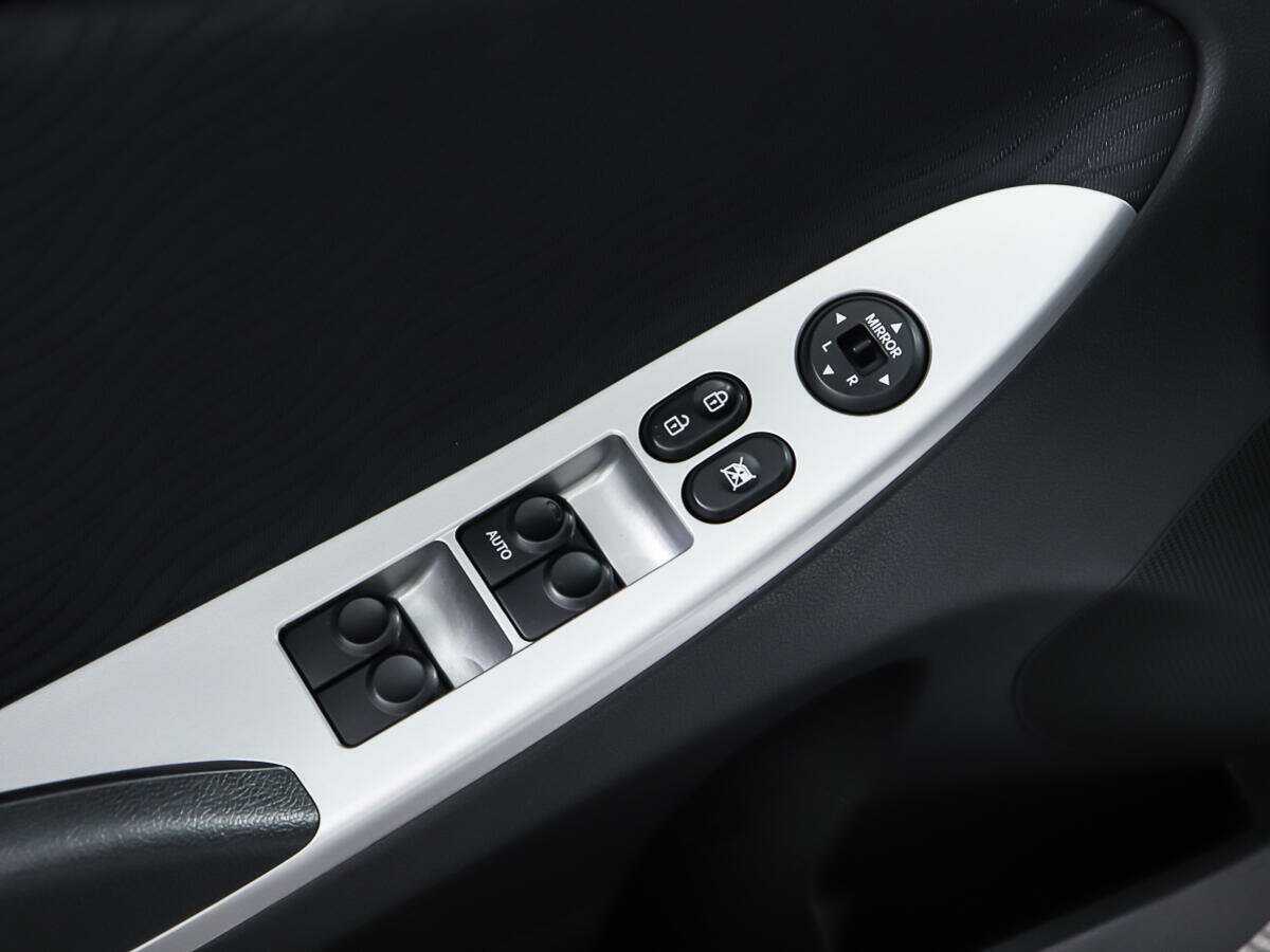 Hyundai Solaris с пробегом — 2011 год. Фото: #17