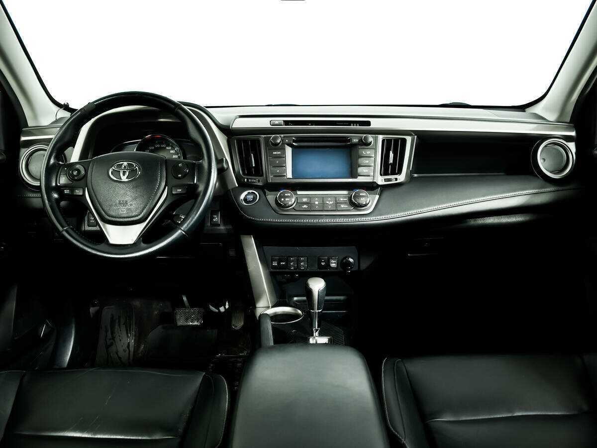 Toyota RAV4 с пробегом — 2014 год. Фото: #10
