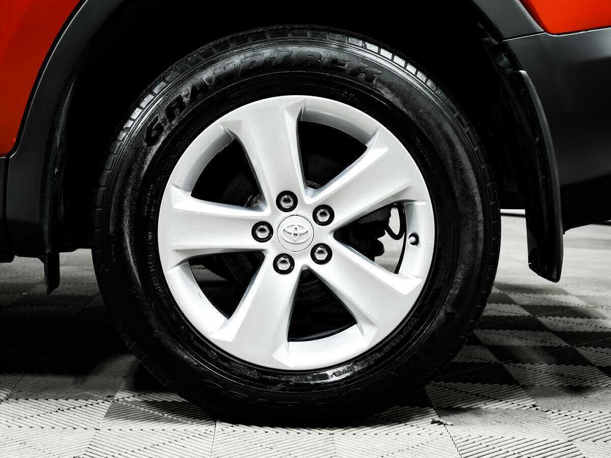 Toyota RAV4 с пробегом — 2014 год. Фото: #13