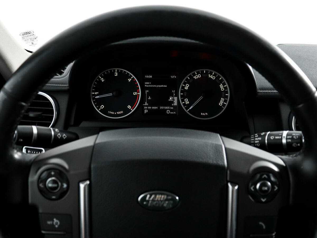 Land Rover Discovery с пробегом — 2011 год. Фото: #17