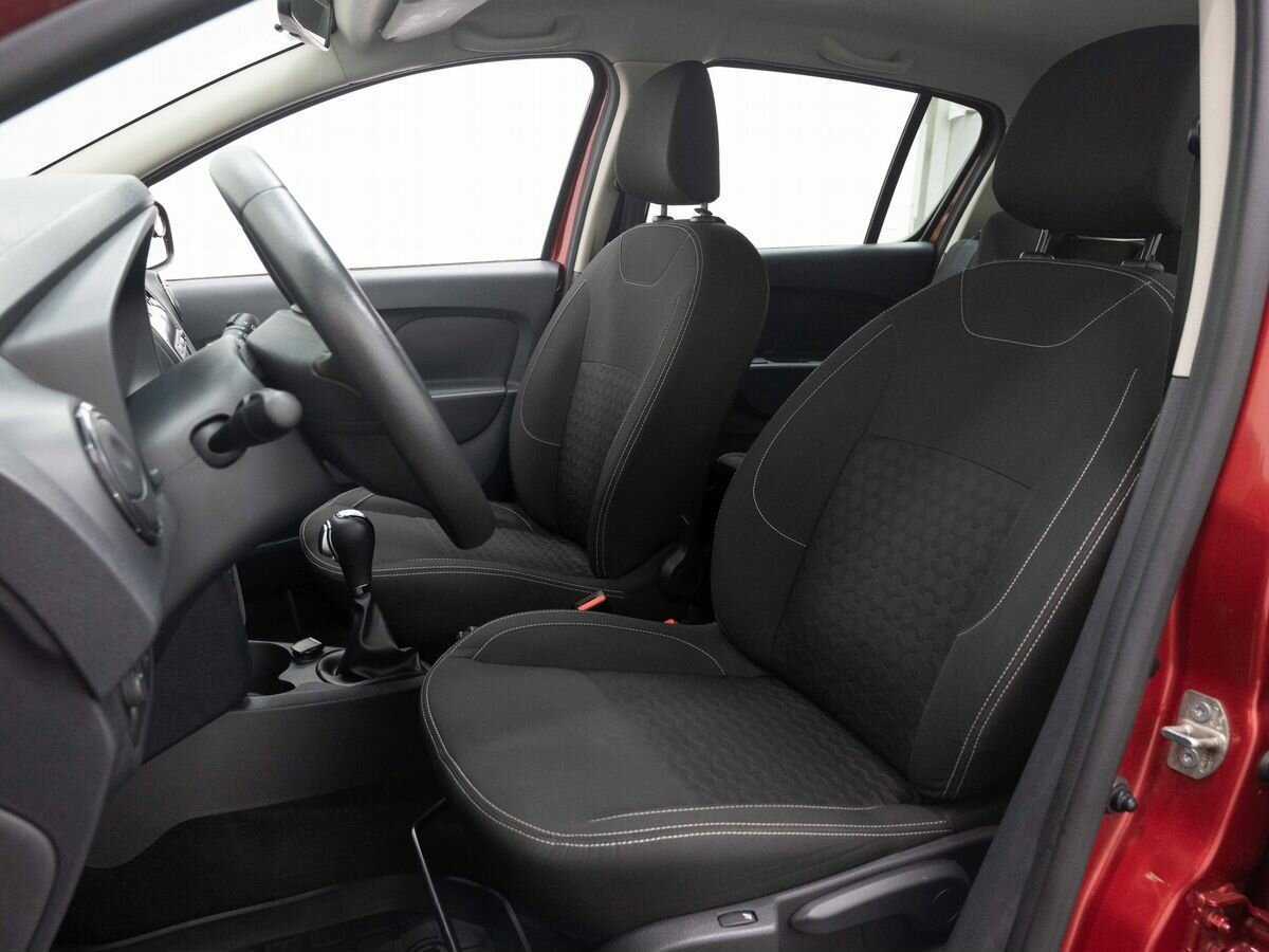 Renault Sandero с пробегом — 2017 год. Фото: #8