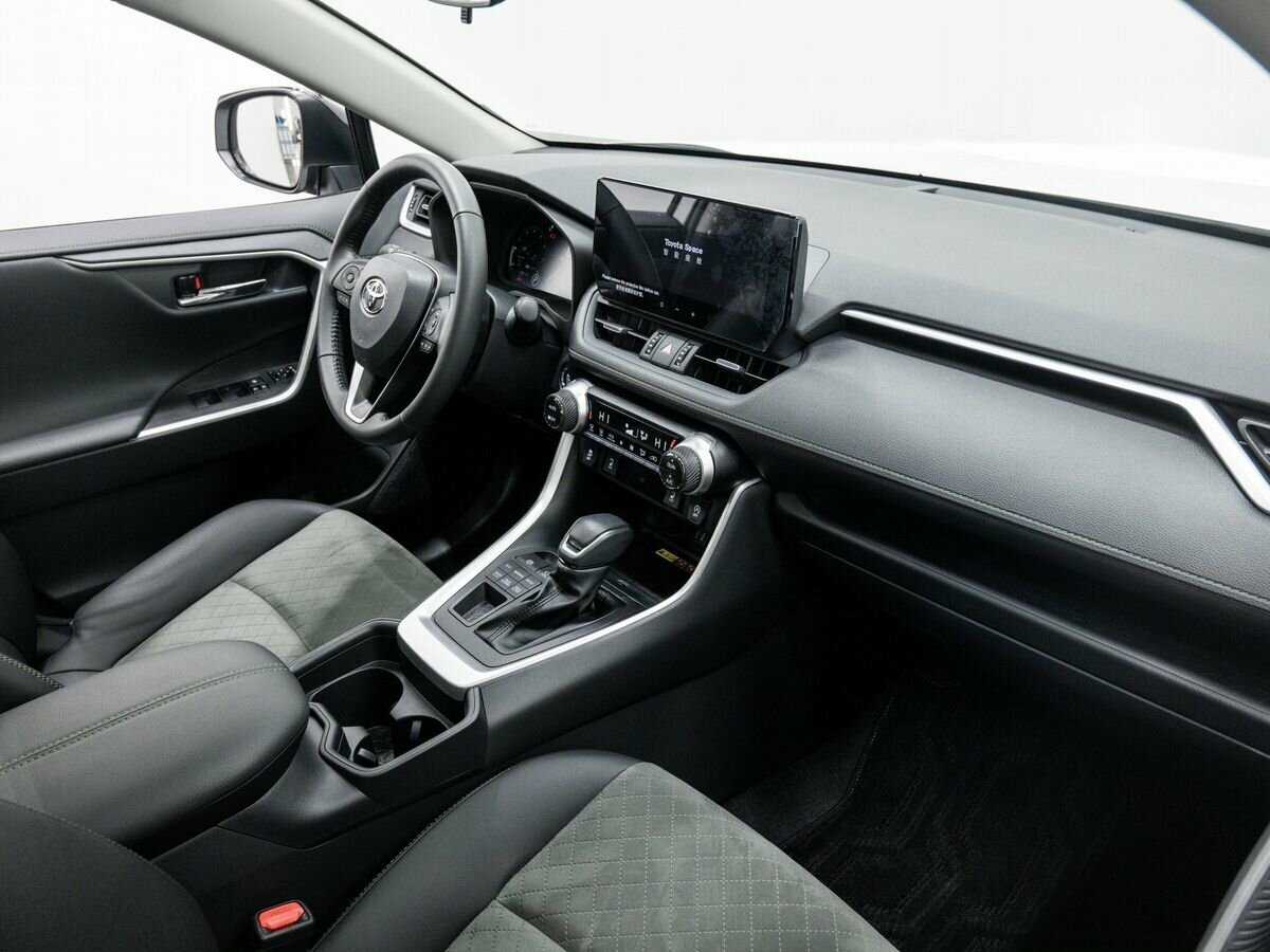 Toyota RAV4 с пробегом — 2023 год. Фото: #9
