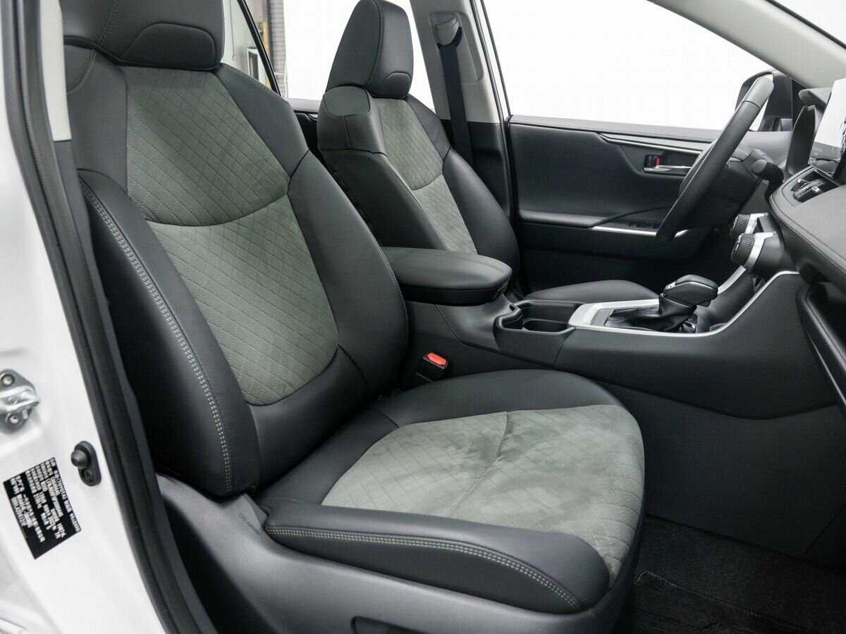 Toyota RAV4 с пробегом — 2023 год. Фото: #10