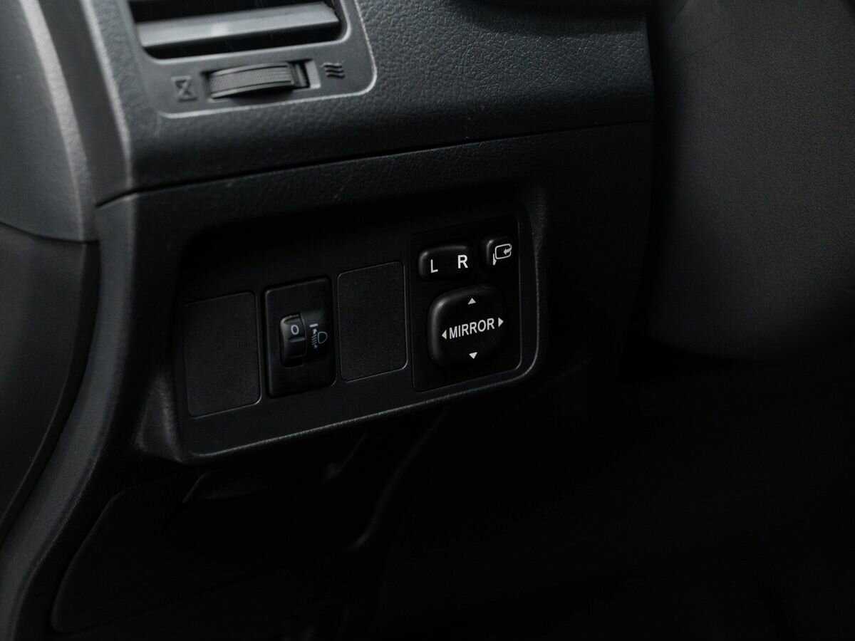 Toyota Corolla с пробегом — 2011 год. Фото: #16