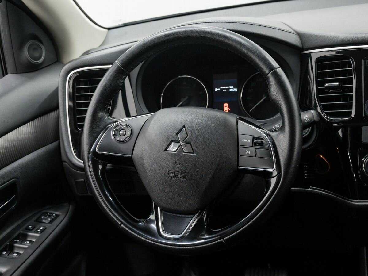 Mitsubishi Outlander с пробегом — 2016 год. Фото: #12