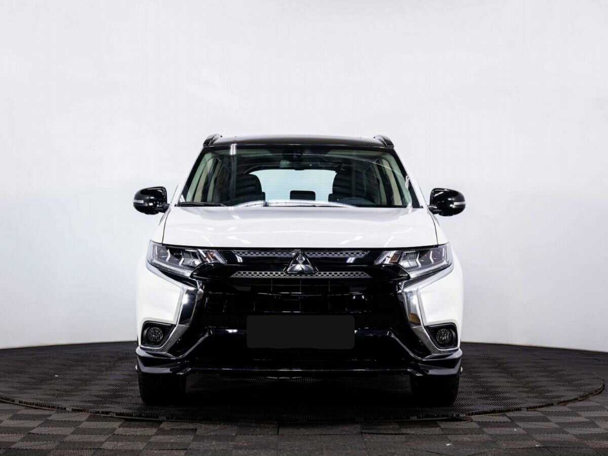 Mitsubishi Outlander с пробегом — 2022 год. Фото: #1