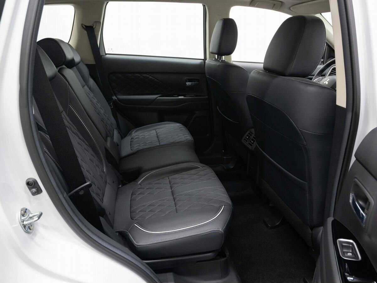 Mitsubishi Outlander с пробегом — 2022 год. Фото: #12