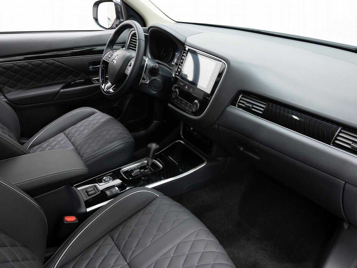 Mitsubishi Outlander с пробегом — 2022 год. Фото: #13