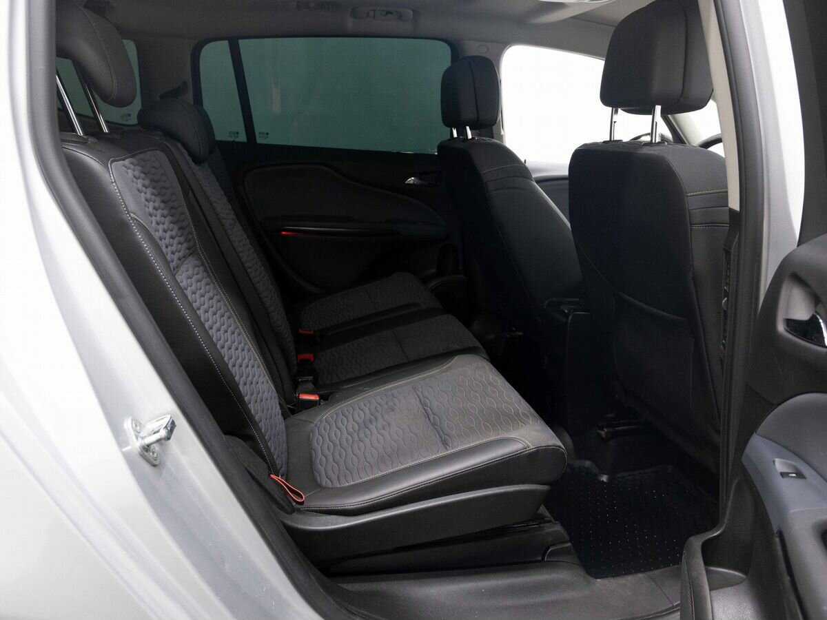 Opel Zafira с пробегом — 2013 год. Фото: #9