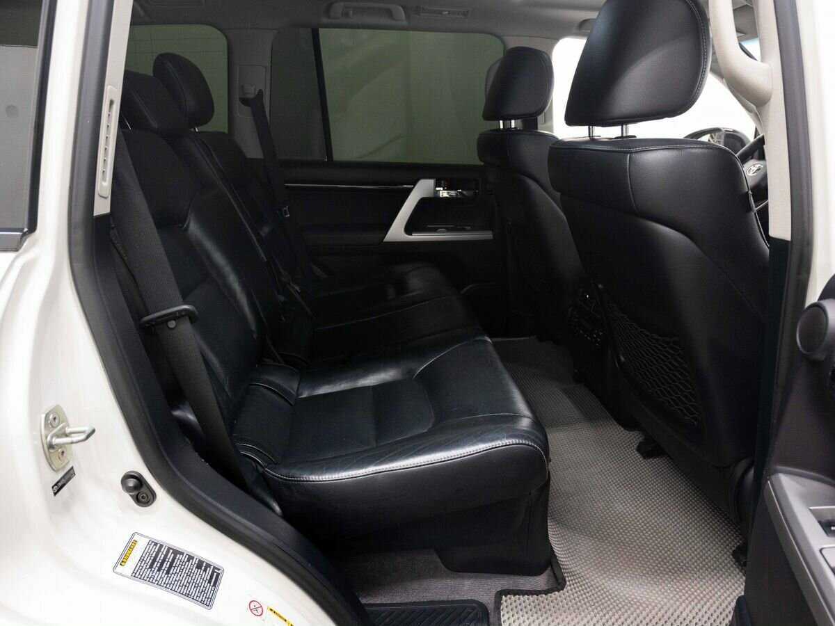 Toyota Land Cruiser с пробегом — 2013 год. Фото: #12