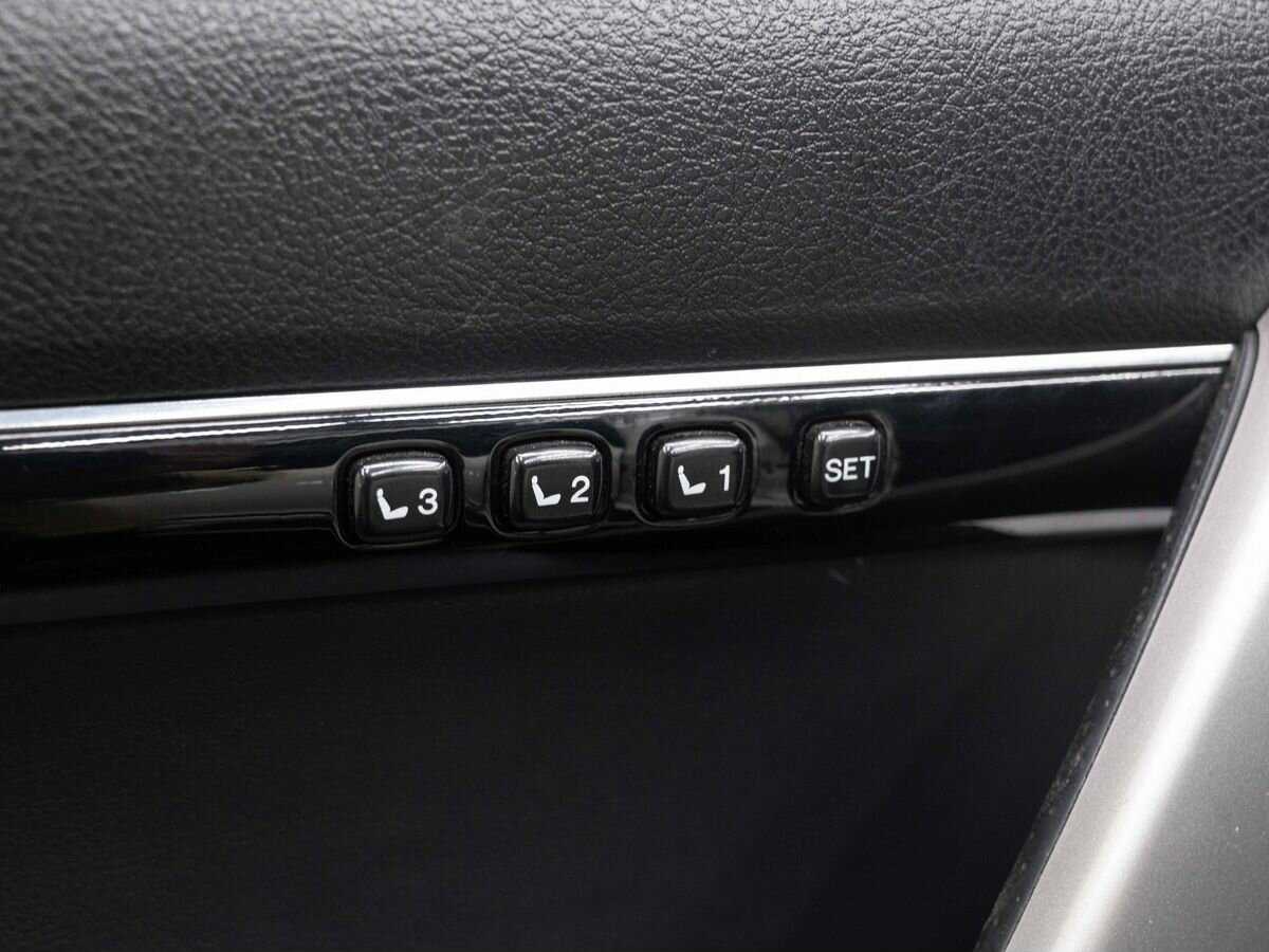 Toyota Land Cruiser с пробегом — 2013 год. Фото: #22