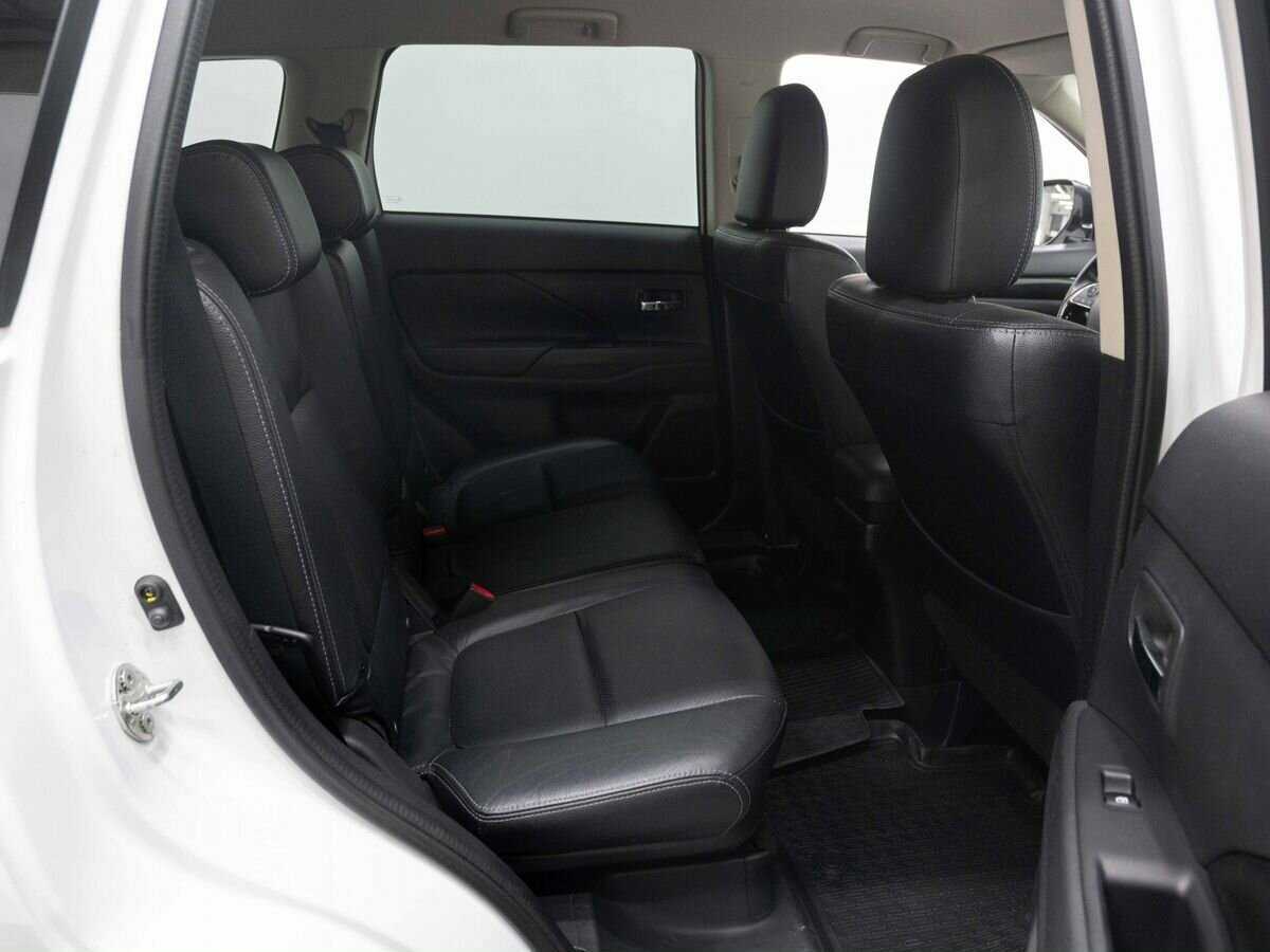 Mitsubishi Outlander с пробегом — 2016 год. Фото: #11