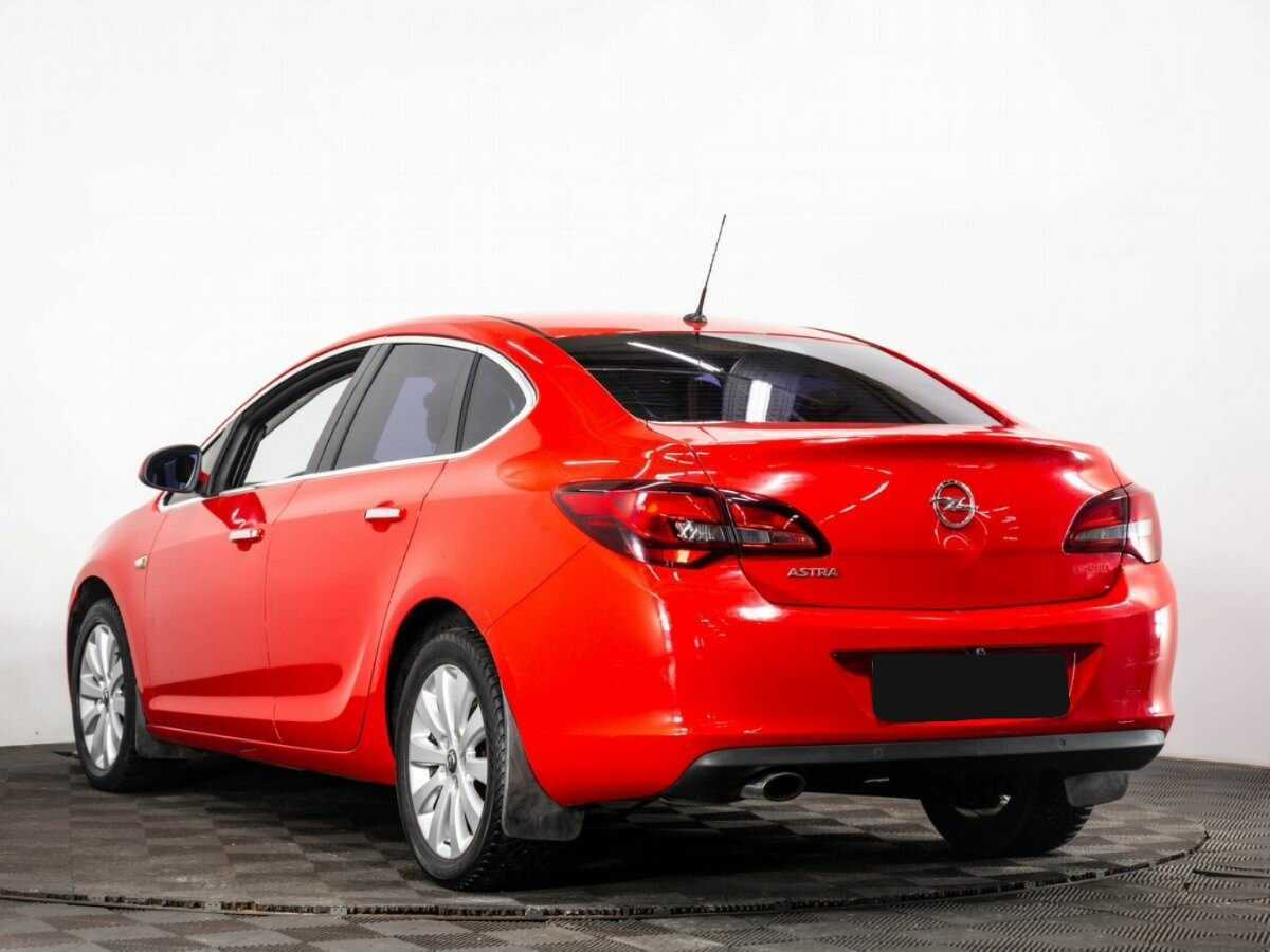 Opel Astra с пробегом — 2013 год. Фото: #5